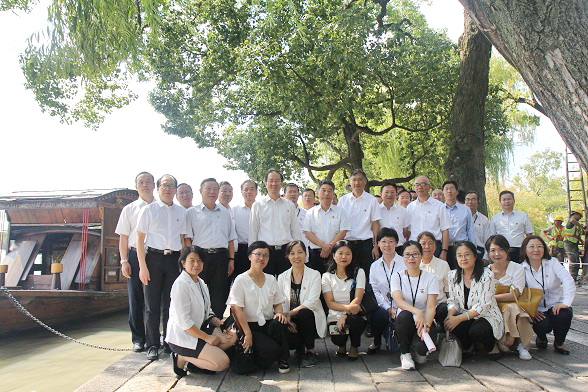 瞻仰紅船 瞻仰紅船